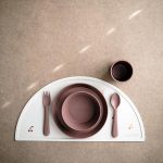 mushie-round-dinner-plate-woodchuck-set-of-2_2